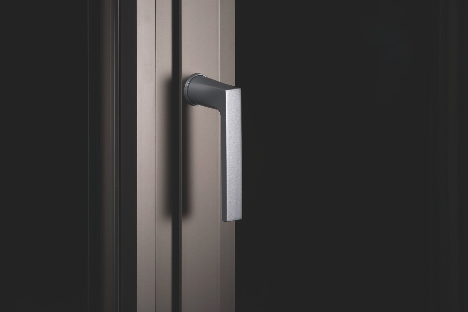 X-line Handle: Exclusively Tailored for CIVRO Clients